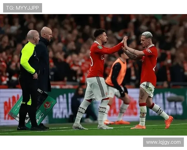 欧联决赛失利让曼联陷被动贝蒂斯在安东尼转会谈判中占据上风